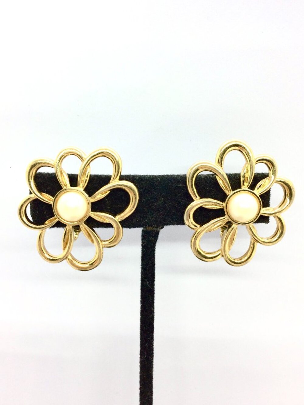 VINTAGE AVON EARRINGS Faux Pearl Daisy Flower Gold Tone Clip On Signed